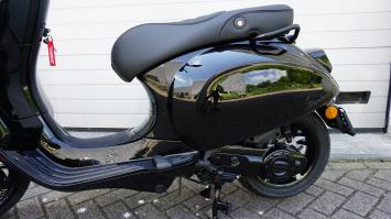 Vespa Sprint Black on Black Special Euro 5