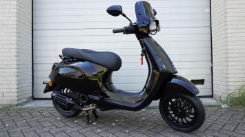 Vespa Sprint Black on Black Special Euro 5