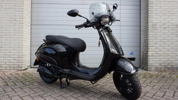 Vespa Sprint Black Special