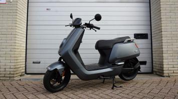 Niu NQI Ext Range elektrische brom scooter