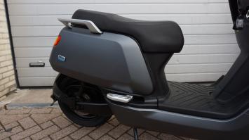 Niu NQI Ext Range elektrische brom scooter